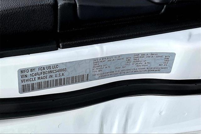 Photo of 2021 Bright White Clearcoat Jeep Grand Cherokee