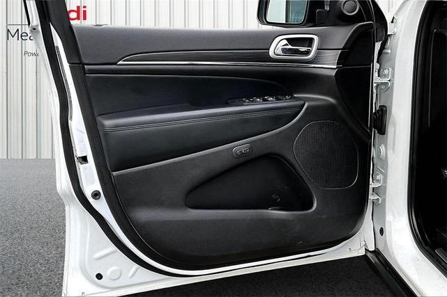 Photo of 2021 Bright White Clearcoat Jeep Grand Cherokee