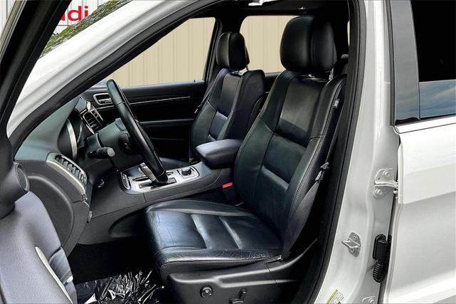 Photo of 2021 Bright White Clearcoat Jeep Grand Cherokee