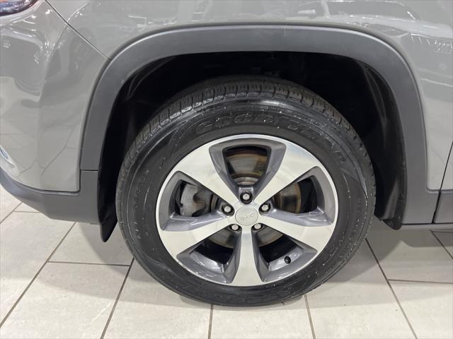 Photo of 2019 Sting-Gray Clearcoat Jeep Cherokee