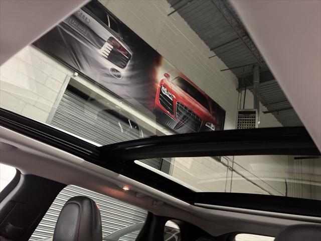 Photo of 2019 Sting-Gray Clearcoat Jeep Cherokee