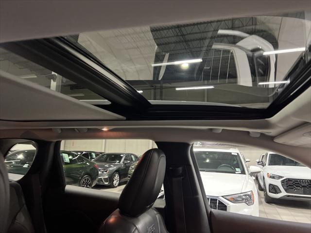 Photo of 2019 Sting-Gray Clearcoat Jeep Cherokee