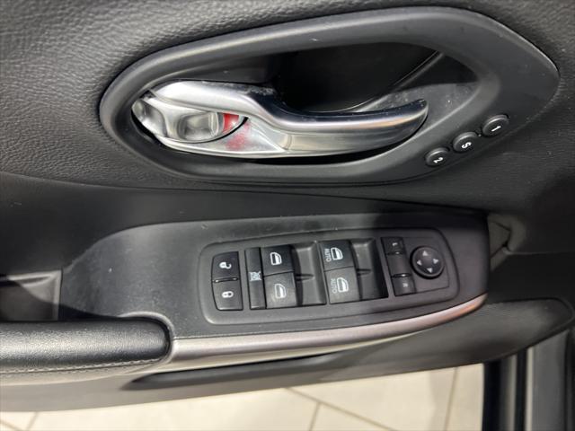 Photo of 2019 Sting-Gray Clearcoat Jeep Cherokee