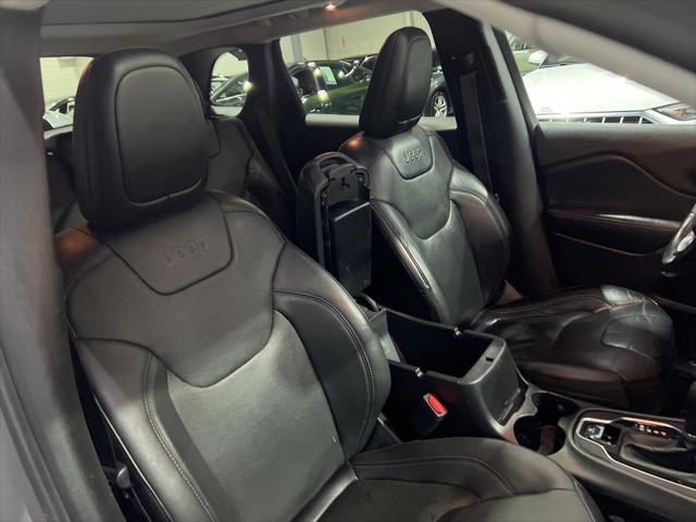 Photo of 2019 Sting-Gray Clearcoat Jeep Cherokee