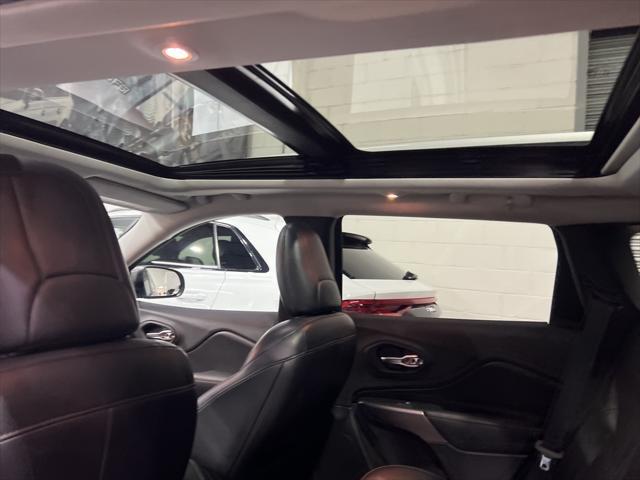 Photo of 2019 Sting-Gray Clearcoat Jeep Cherokee