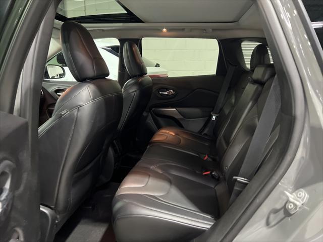 Photo of 2019 Sting-Gray Clearcoat Jeep Cherokee