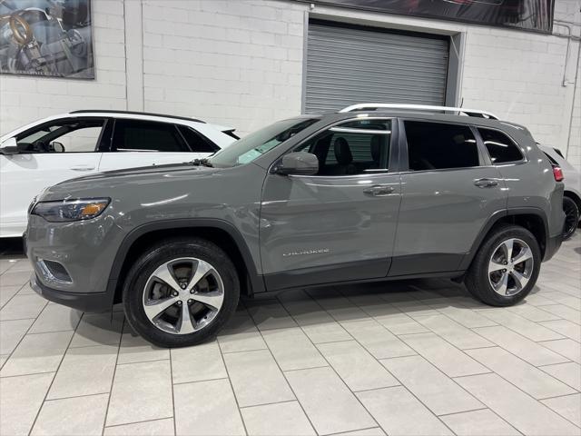 Photo of 2019 Sting-Gray Clearcoat Jeep Cherokee