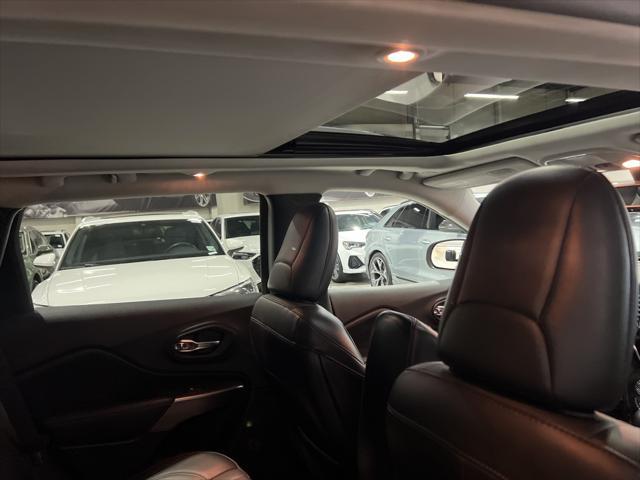 Photo of 2019 Sting-Gray Clearcoat Jeep Cherokee
