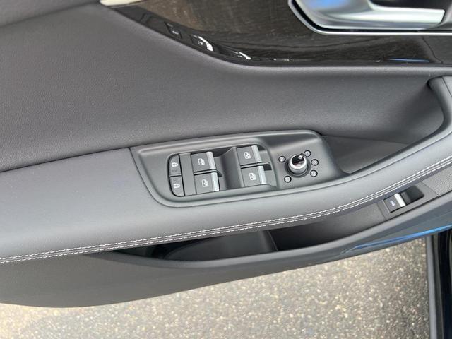 Photo of 2025 Mythos Black Metallic Audi Q7