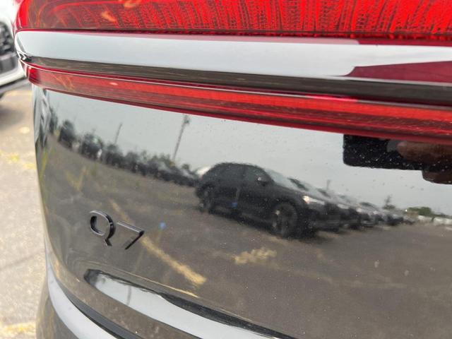 Photo of 2025 Mythos Black Metallic Audi Q7
