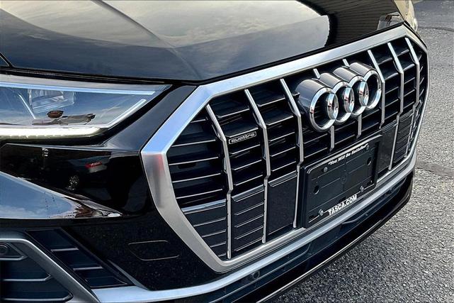 Photo of 2024 Mythos Black Metallic Audi Q3