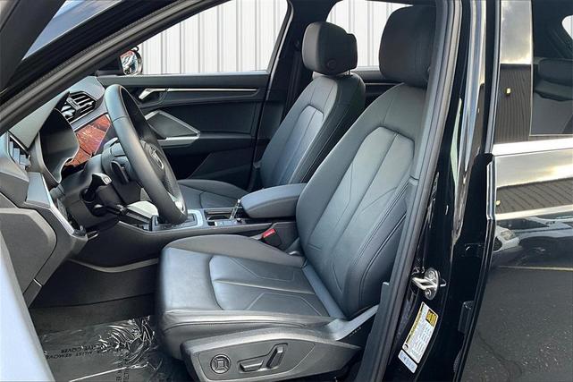 Photo of 2024 Mythos Black Metallic Audi Q3