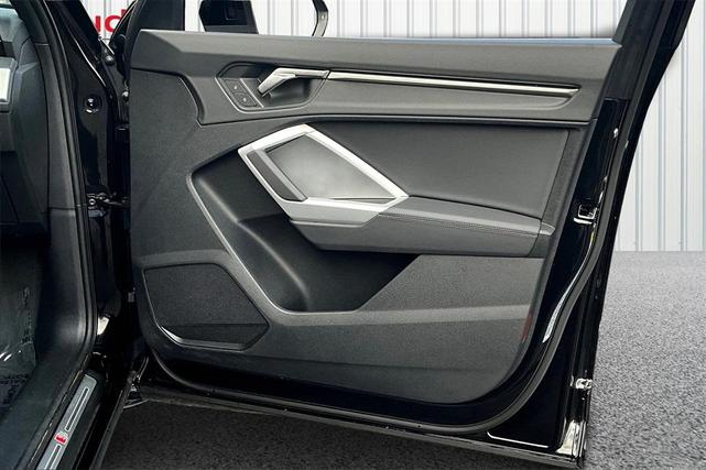Photo of 2024 Mythos Black Metallic Audi Q3