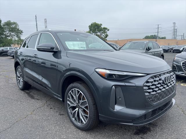 Photo of 2025 Tambora Gray Metallic Audi Q5