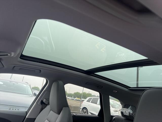 Photo of 2025 Tambora Gray Metallic Audi Q5