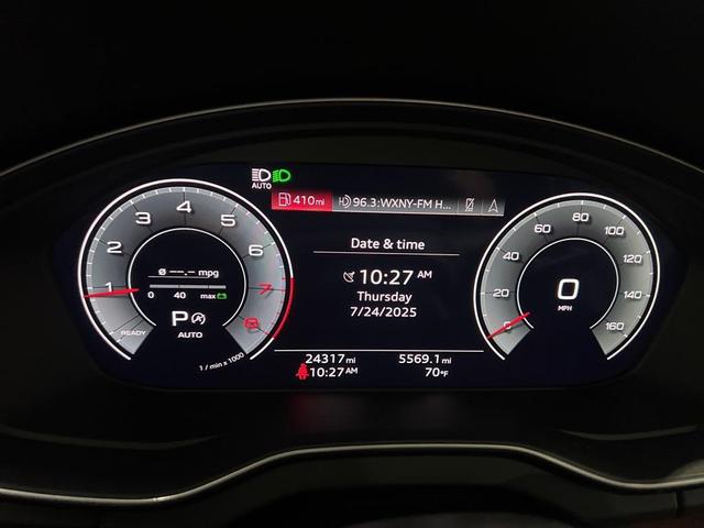 Photo of 2022 Glacier White Audi Q5