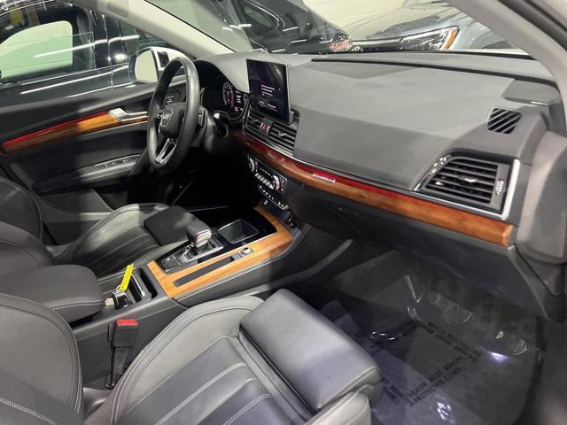 Photo of 2022 Glacier White Audi Q5