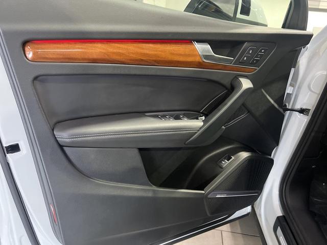 Photo of 2022 Glacier White Audi Q5