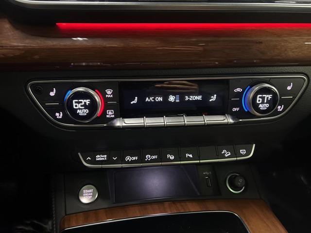 Photo of 2022 Glacier White Audi Q5