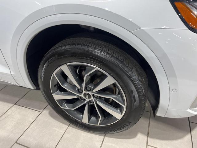 Photo of 2022 Glacier White Audi Q5