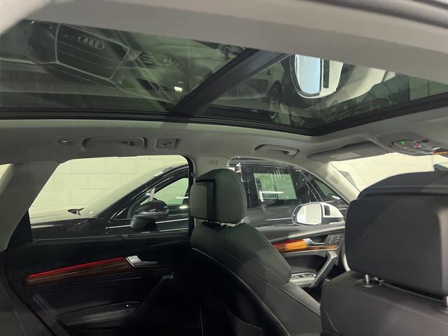 Photo of 2022 Glacier White Audi Q5