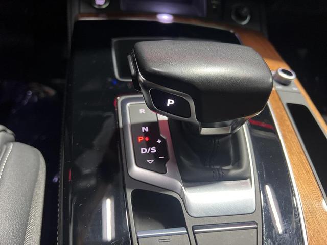 Photo of 2022 Glacier White Audi Q5