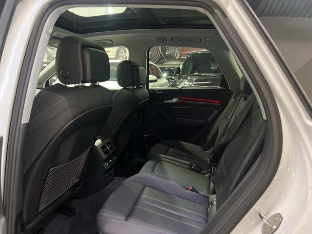 Photo of 2022 Glacier White Audi Q5