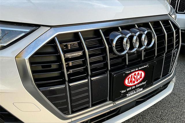 Photo of 2022 Glacier White Metallic Audi Q3