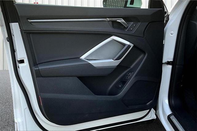 Photo of 2022 Glacier White Metallic Audi Q3