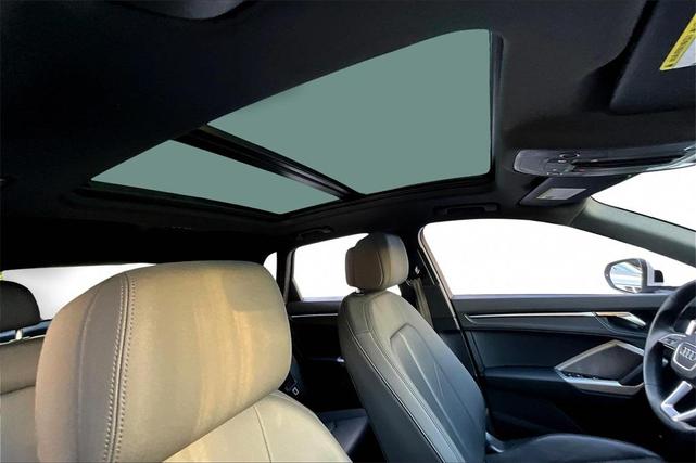 Photo of 2022 Glacier White Metallic Audi Q3