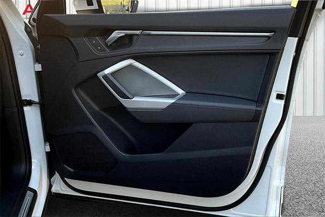 Photo of 2022 Glacier White Metallic Audi Q3