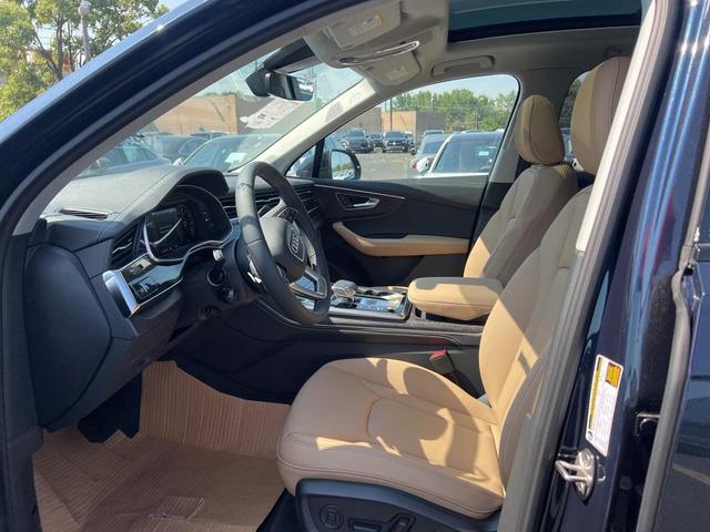 Photo of 2025 Waitomo Blue Metallic Audi Q7