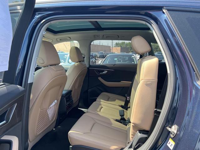 Photo of 2025 Waitomo Blue Metallic Audi Q7