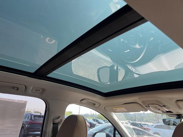 Photo of 2025 Waitomo Blue Metallic Audi Q7