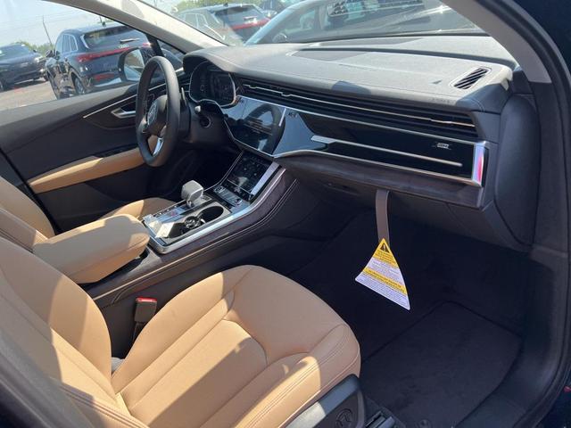 Photo of 2025 Waitomo Blue Metallic Audi Q7