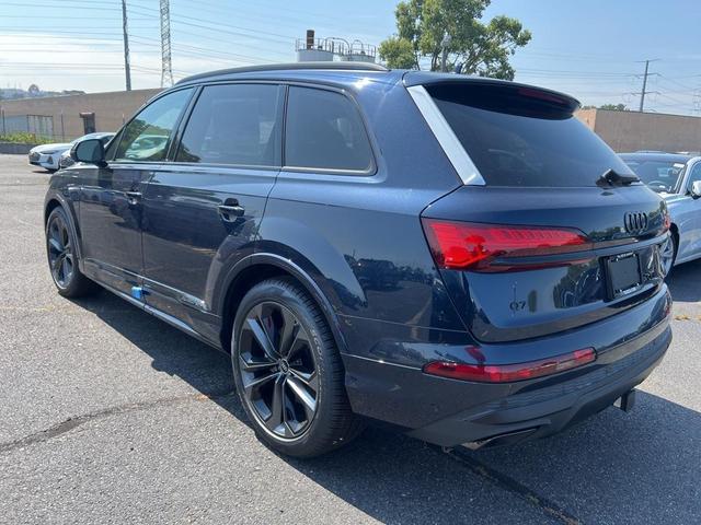 Photo of 2025 Waitomo Blue Metallic Audi Q7