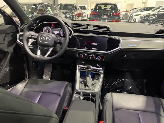 Photo of 2024 White Audi Q3