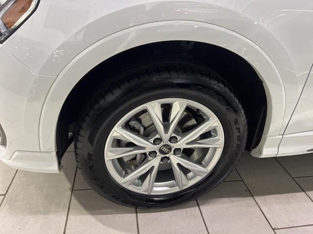 Photo of 2024 White Audi Q3