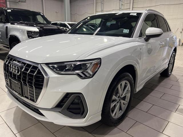 Photo of 2024 White Audi Q3