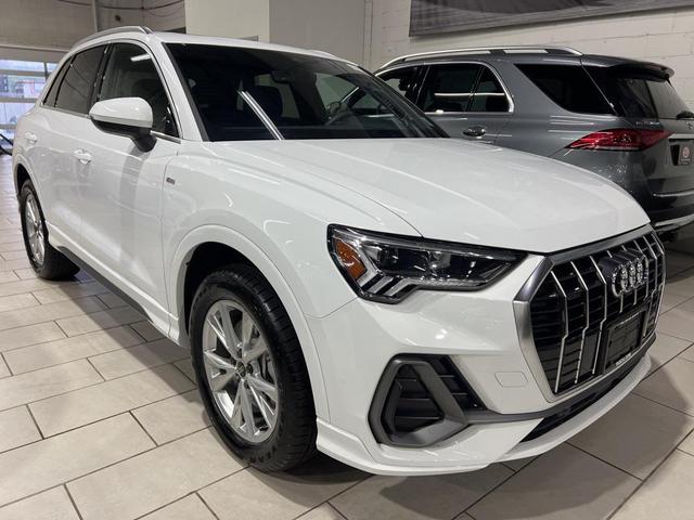 Photo of 2024 White Audi Q3