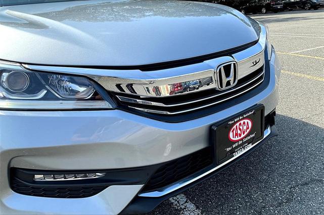 Photo of 2017 Lunar Silver Metallic Honda Accord