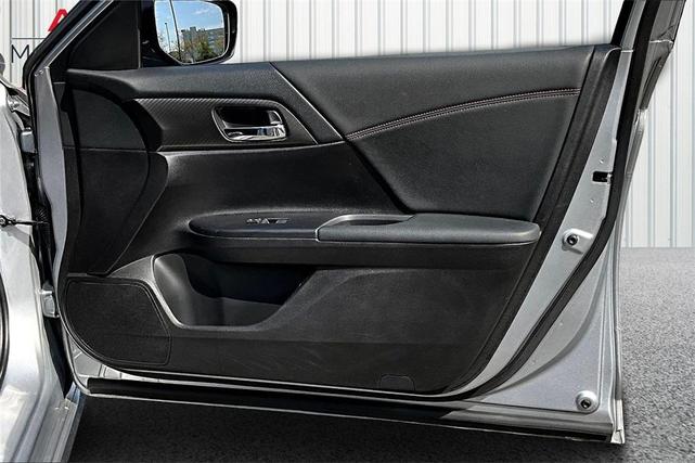 Photo of 2017 Lunar Silver Metallic Honda Accord