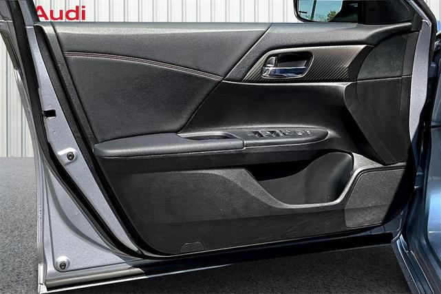 Photo of 2017 Lunar Silver Metallic Honda Accord