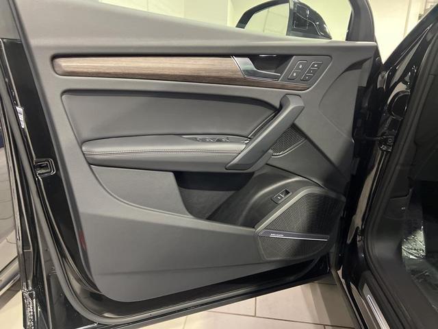 Photo of 2024 Black Metallic Audi Q5