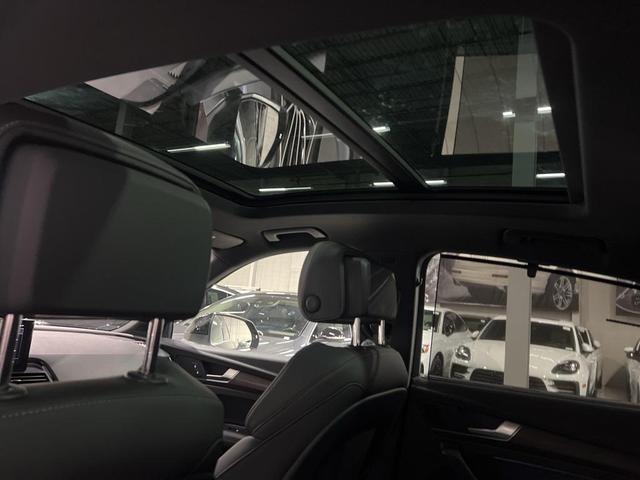 Photo of 2024 Black Metallic Audi Q5