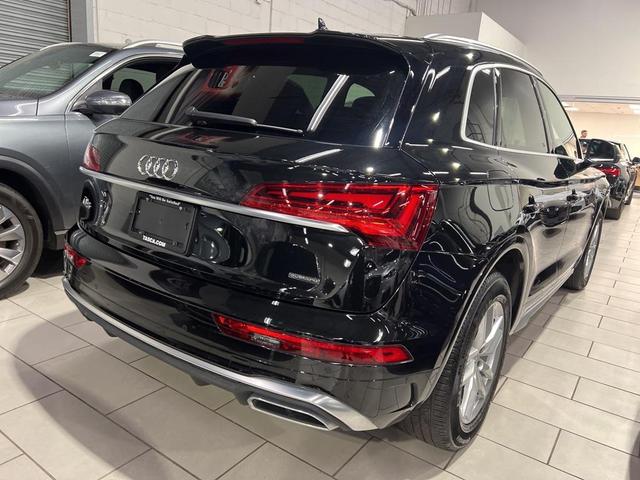 Photo of 2022 Mythos Black Metallic Audi Q5