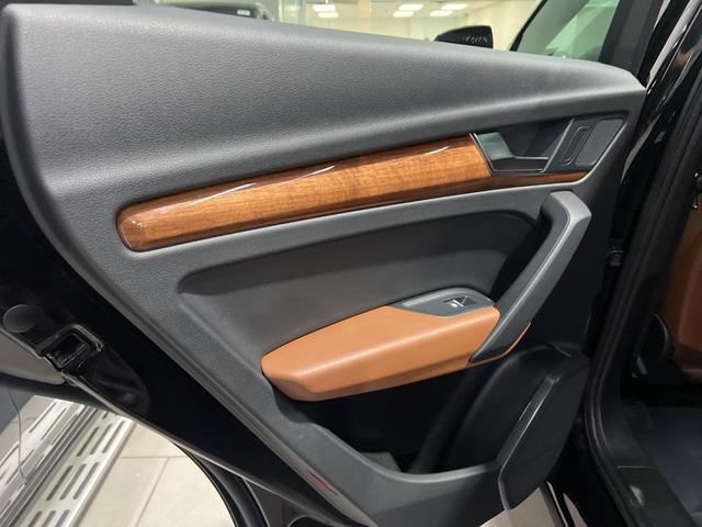 Photo of 2022 Mythos Black Metallic Audi Q5