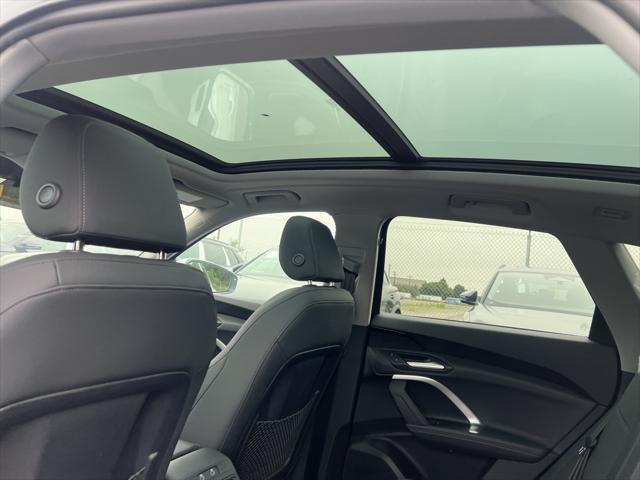 Photo of 2025 Glacier White Metallic Audi Q5