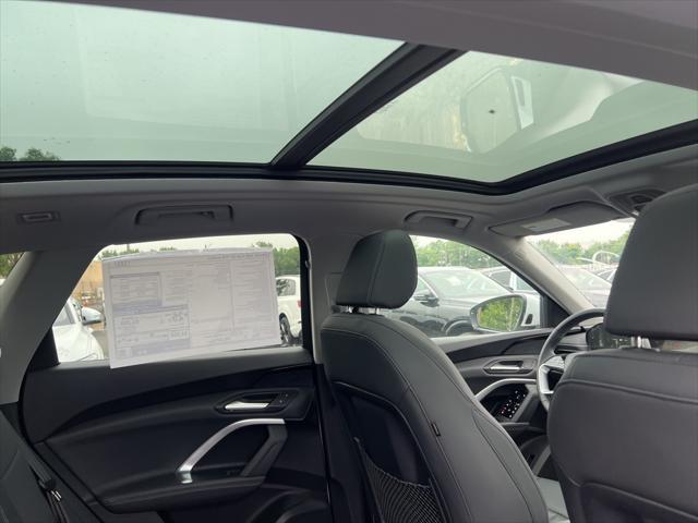 Photo of 2025 Glacier White Metallic Audi Q5