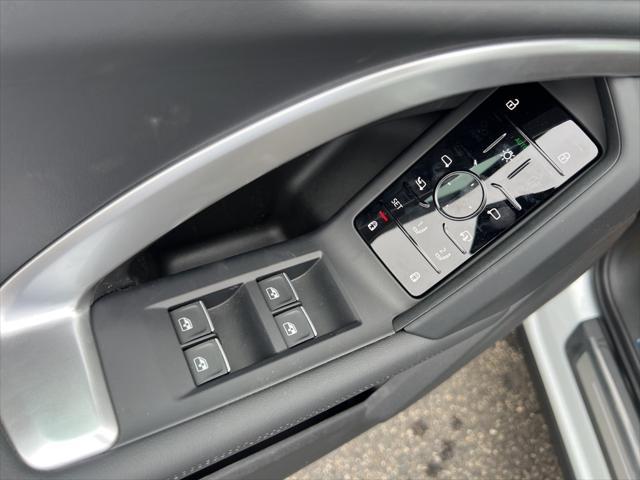 Photo of 2025 Glacier White Metallic Audi Q5